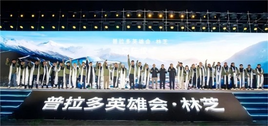 全新普拉多震撼归来，西藏林芝正式交付吸引无数车迷