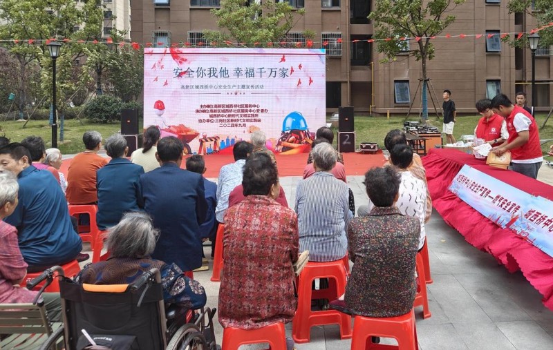 城西桥中心开展小散工程安全生产主题宣传活动