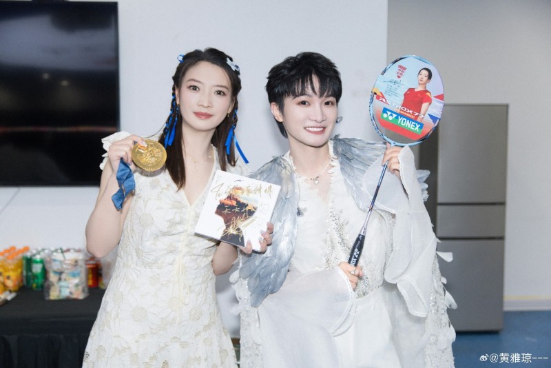 周深南京演唱会体育场两日连开 与七万歌迷同过七夕缔造浪漫现场