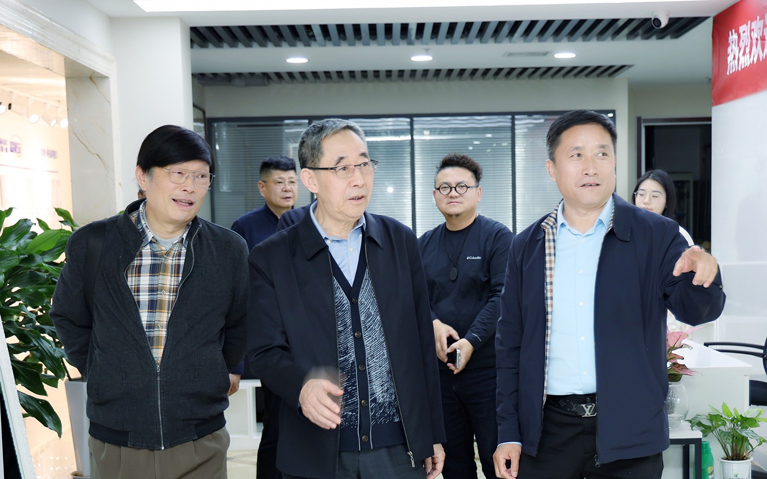 中国眼镜协会理事长杜同和一行莅临超视立考察调研